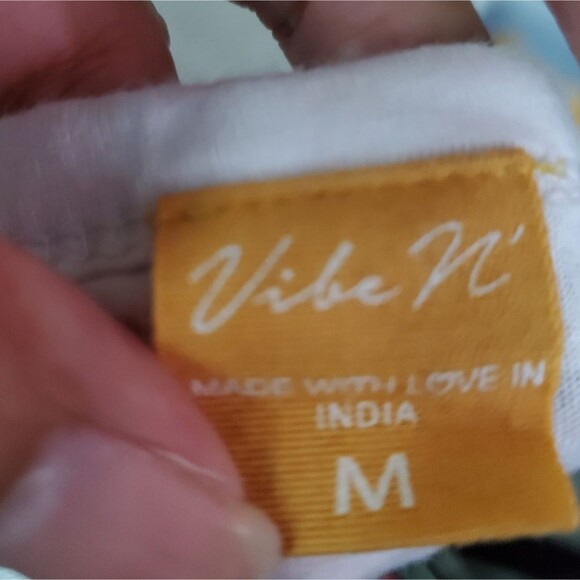 Vibe N' Selena Quintanilla-Perez Song Lyrics Crop Top - Picture 8 of 8